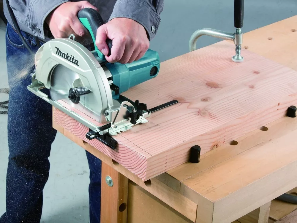 MAKITA HS7010 SIERRA CIRCULAR 7-1/4'' (185-190MM) 1600 W 220V - 2