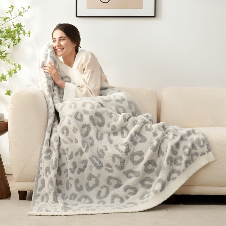 FRAZADA FLANNEL OUTBOSS DELUXE 1.5 PLAZAS / SILUETA TAUPE BEIGE – DORAL - 1