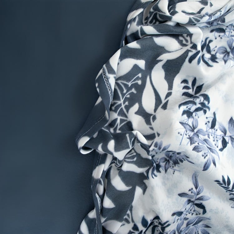 SÁBANAS POLAR COMPOSÉ 1.5 PLAZAS / RAMAS EN COLOR BLANCO AZUL – DORAL - 3