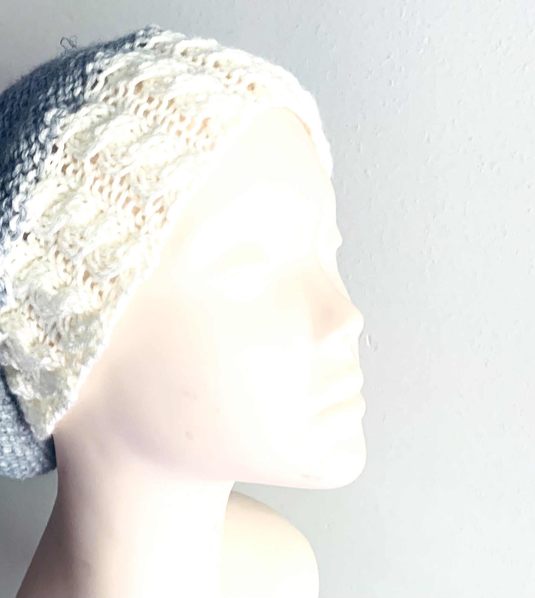 GORRO LANA GOIC DISEÑOS GRIS CLARO TEJIDO A MANO DISEÑO EXCLUSIVO - 2