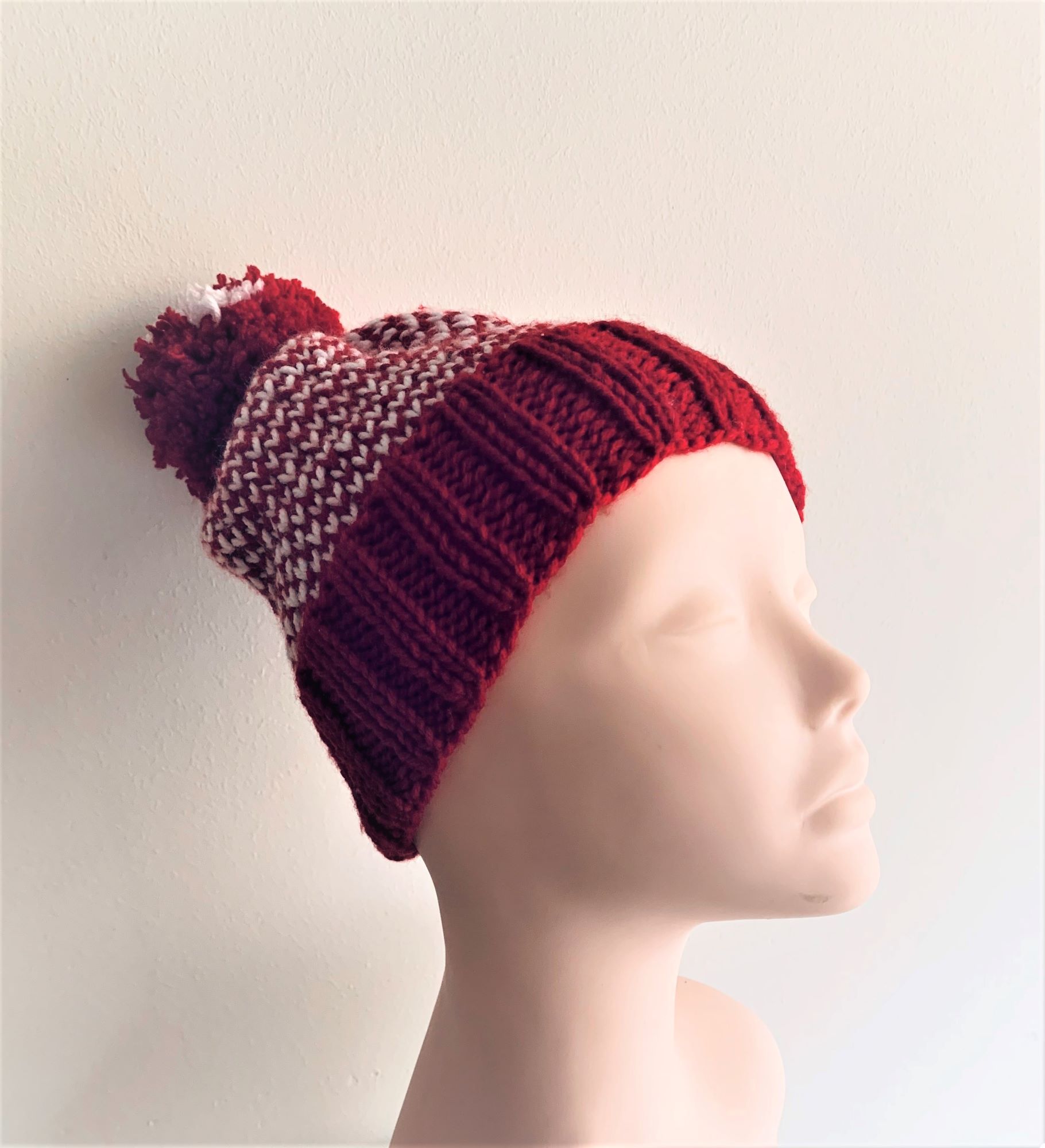 GORRO LANA GOIC DISEÑOS ROJO TEJIDO A MANO DISEÑO EXCLUSIVO - 1