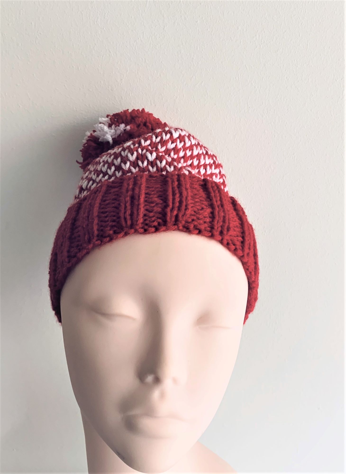 GORRO LANA GOIC DISEÑOS ROJO TEJIDO A MANO DISEÑO EXCLUSIVO - 2