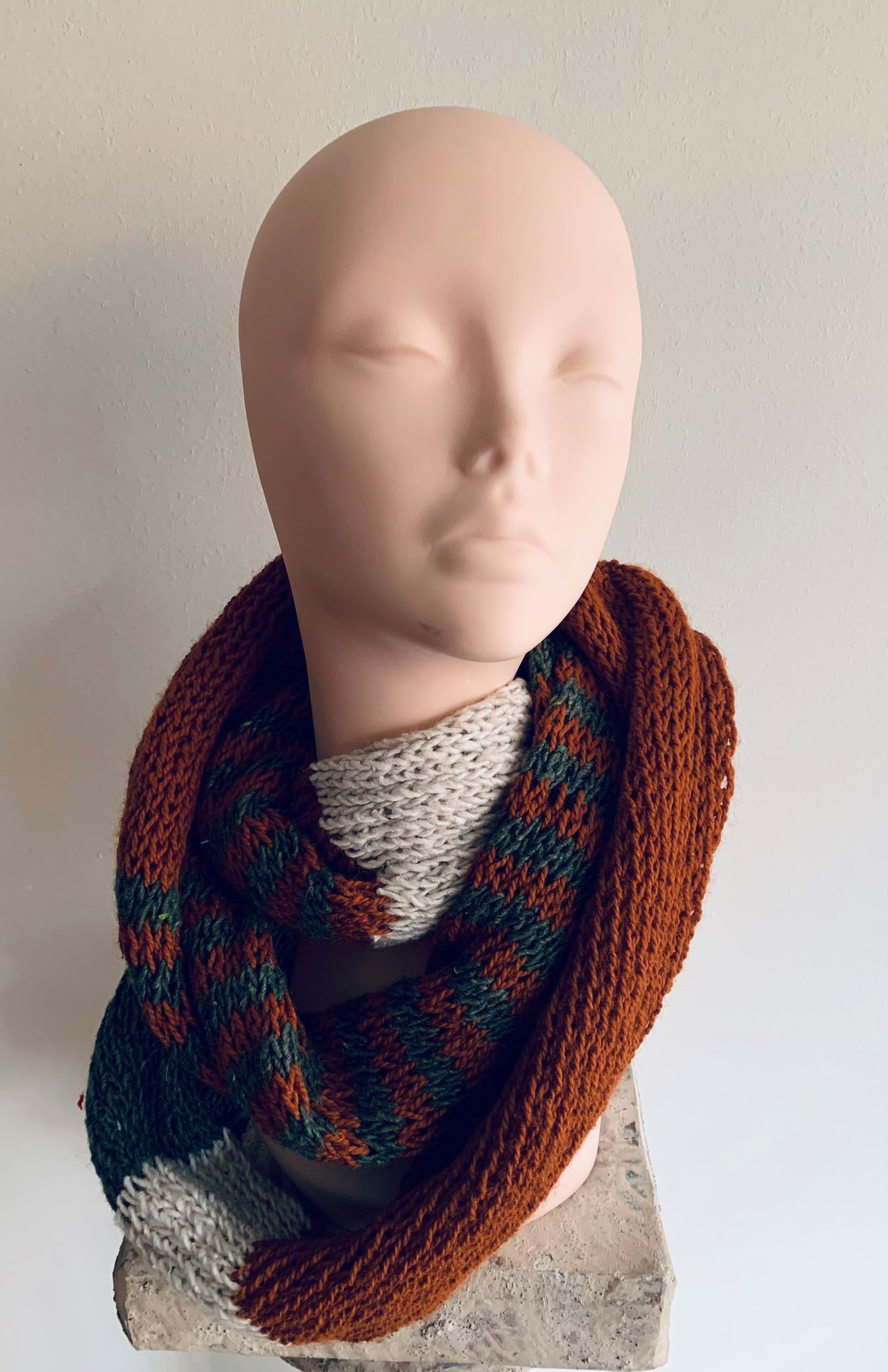 BUFANDA LANA GOIC DISEÑOS MULTICOLOR HECHA A MANO A DOS AGUJAS DISEÑO EXCLUSIVO - 1