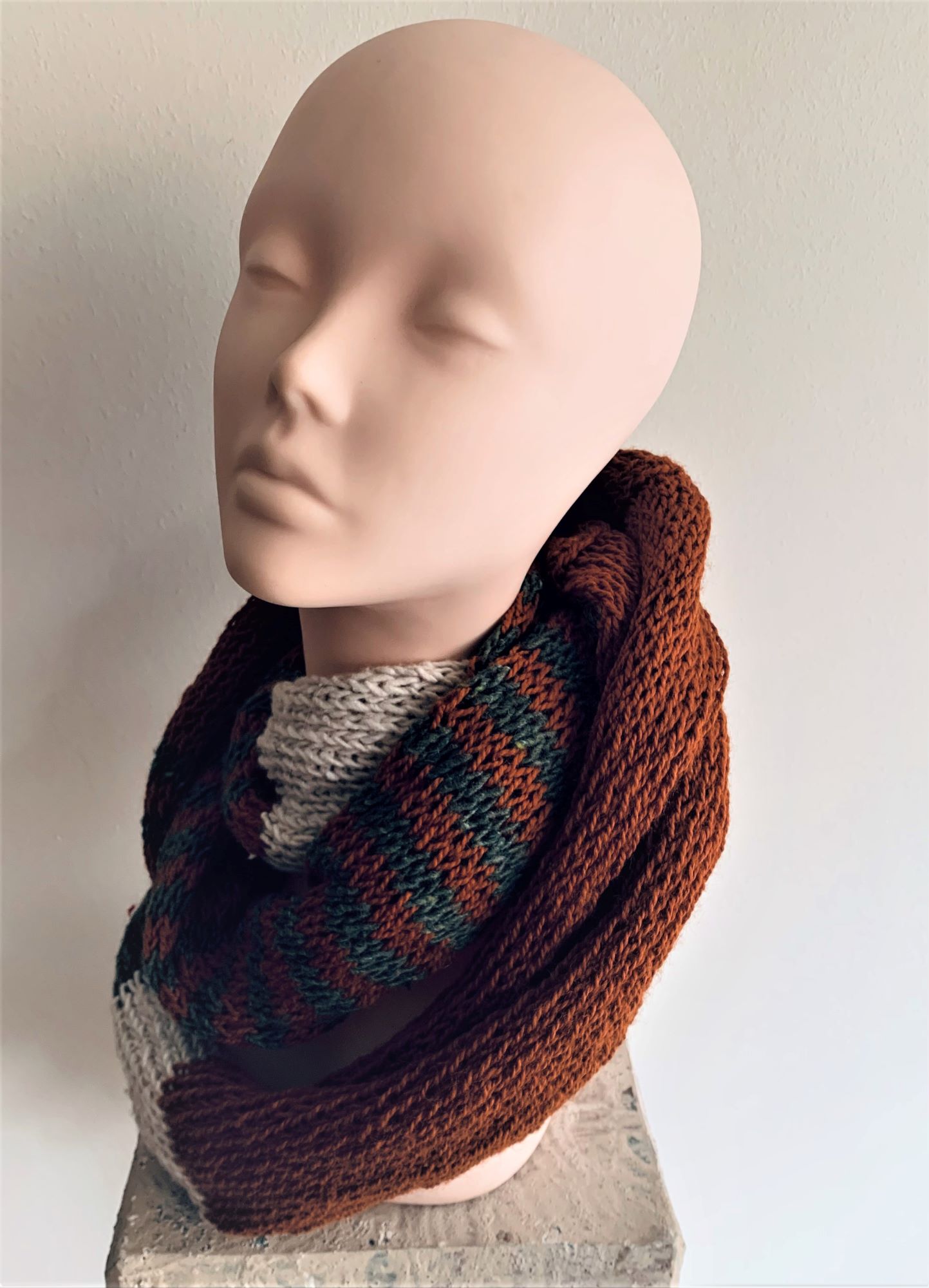 BUFANDA LANA GOIC DISEÑOS MULTICOLOR HECHA A MANO A DOS AGUJAS DISEÑO EXCLUSIVO - 3