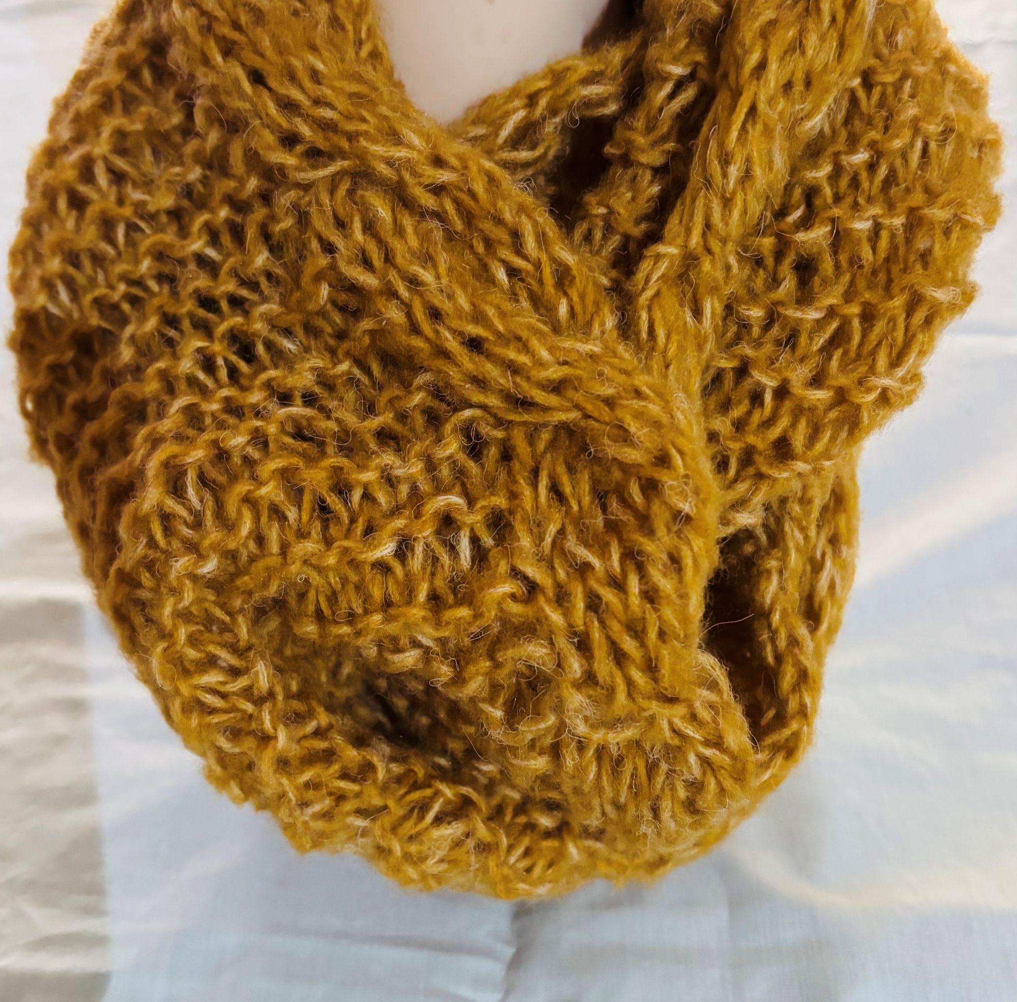 CUELLO DE LANA HECHO A MANO DISEÑO EXCLUSIVO - 3