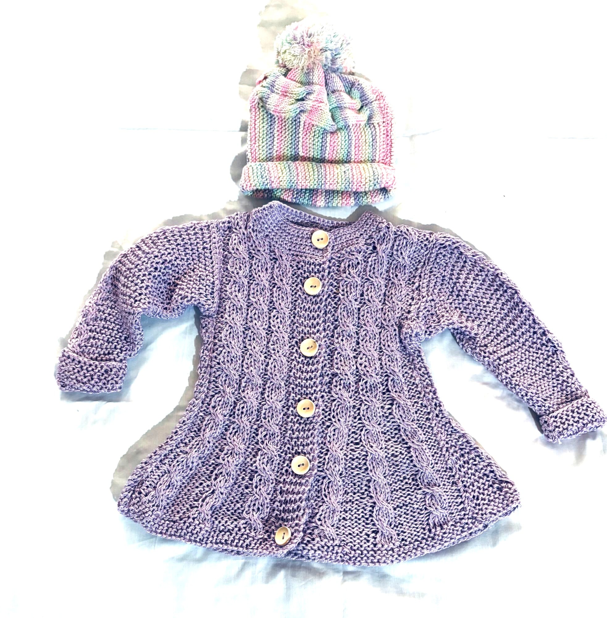 CHALECO CON GORRO NIÑA HECHO A MANO DISEÑO EXCLUSIVO - 1