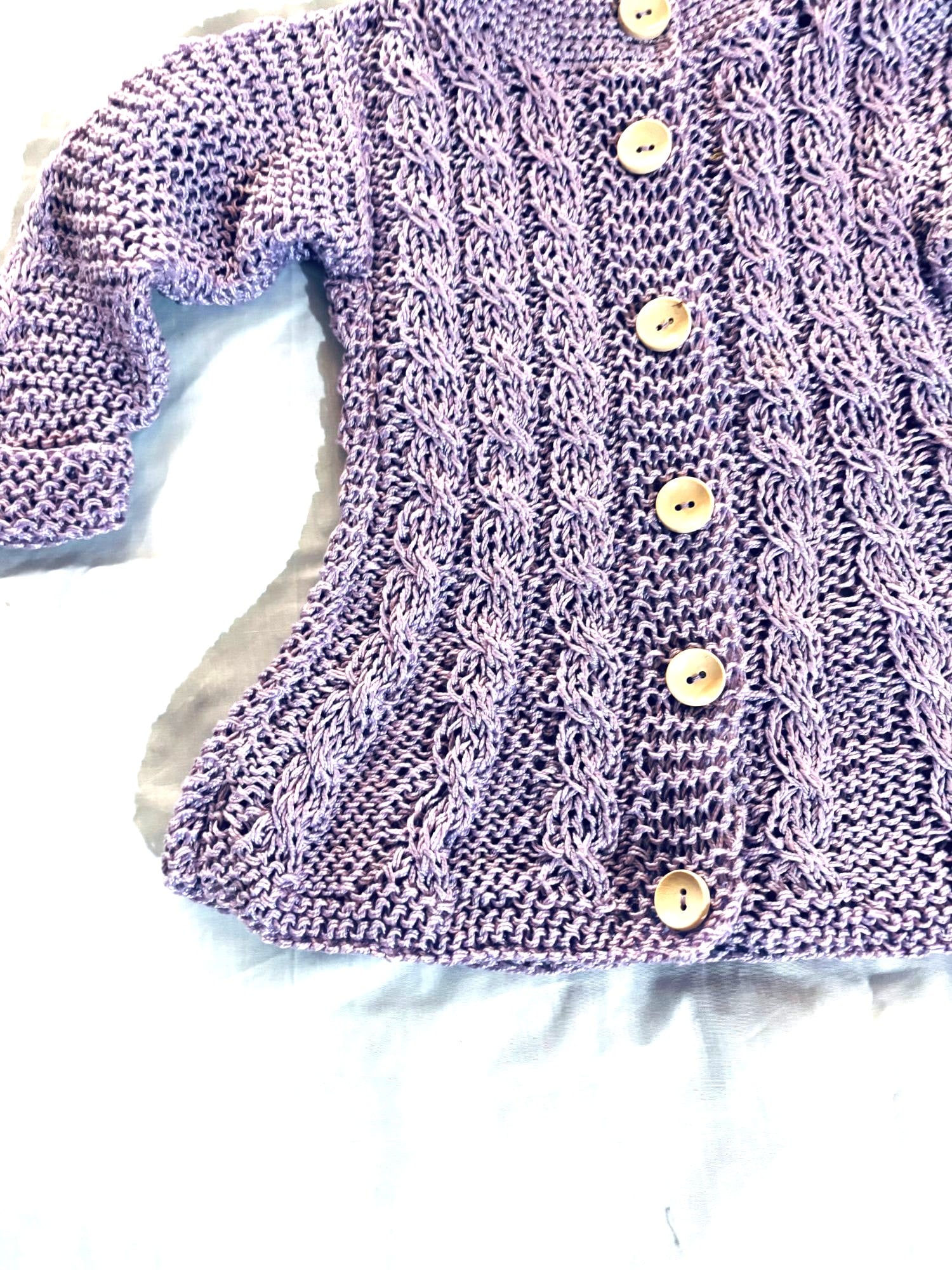 CHALECO CON GORRO NIÑA HECHO A MANO DISEÑO EXCLUSIVO - 2