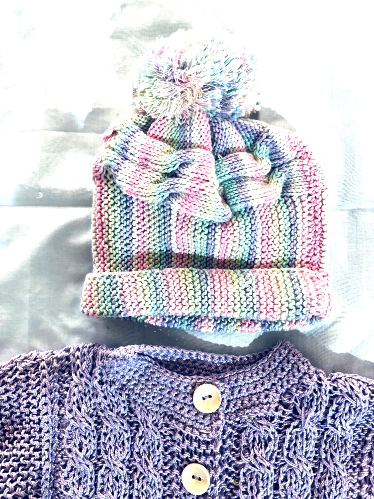 CHALECO CON GORRO NIÑA HECHO A MANO DISEÑO EXCLUSIVO - 3