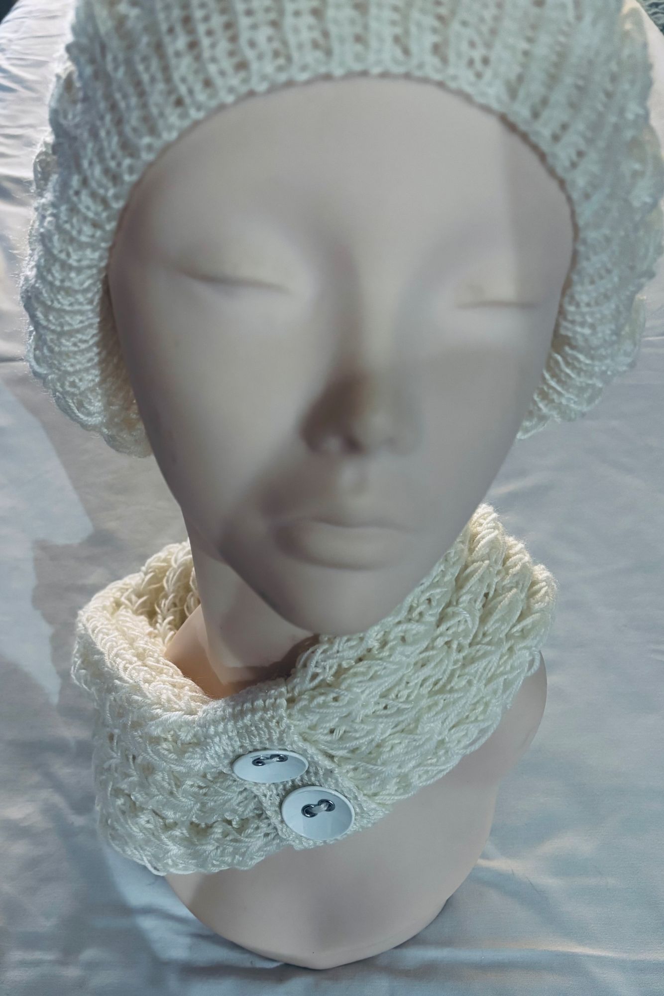 CONJUNTO GORRO Y CUELLO HECHO A MANO DISEÑO EXCLUSIVO - 1