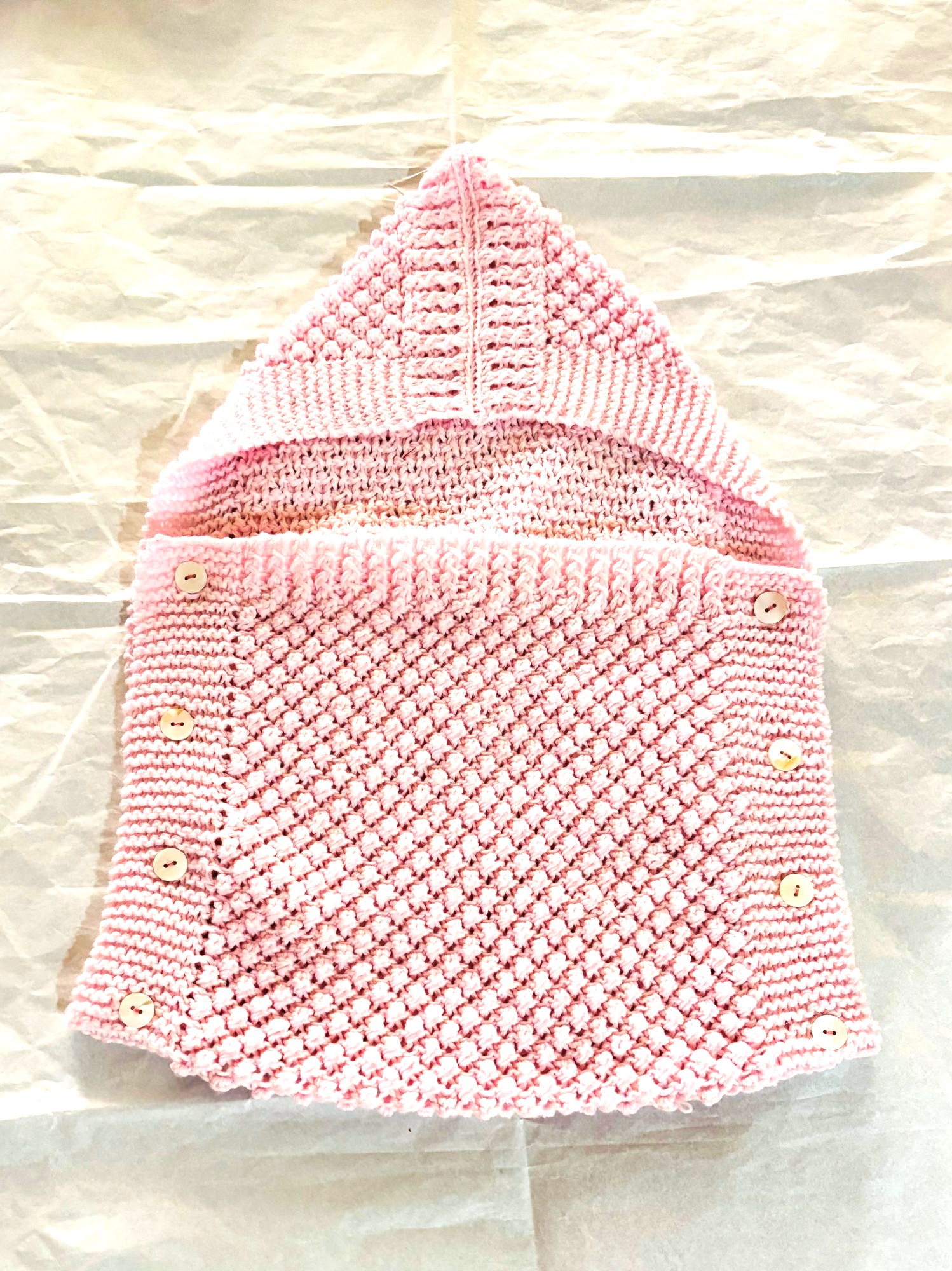 SACO DE BEBE TEJIDO A MANO DISEÑO EXCLUSIVO - 1