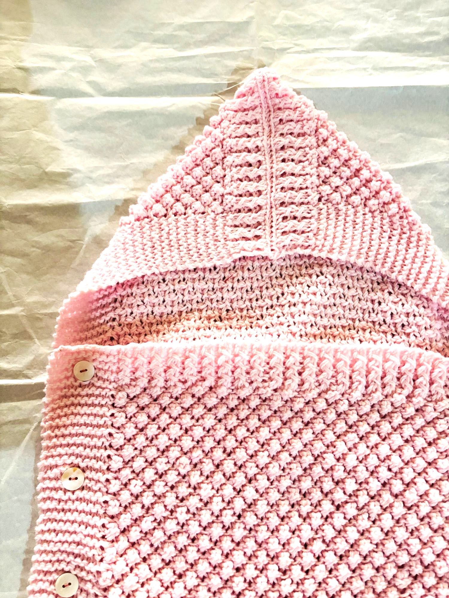 SACO DE BEBE TEJIDO A MANO DISEÑO EXCLUSIVO - 3
