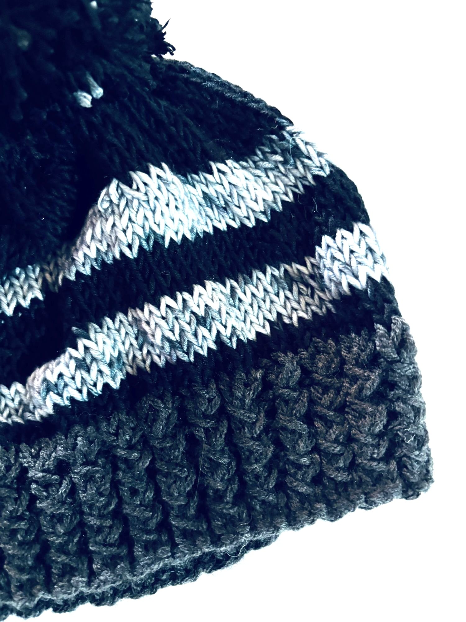 GORRO DE LANA TEJIDO A MANO DISEÑO EXCLUSIVO - 2