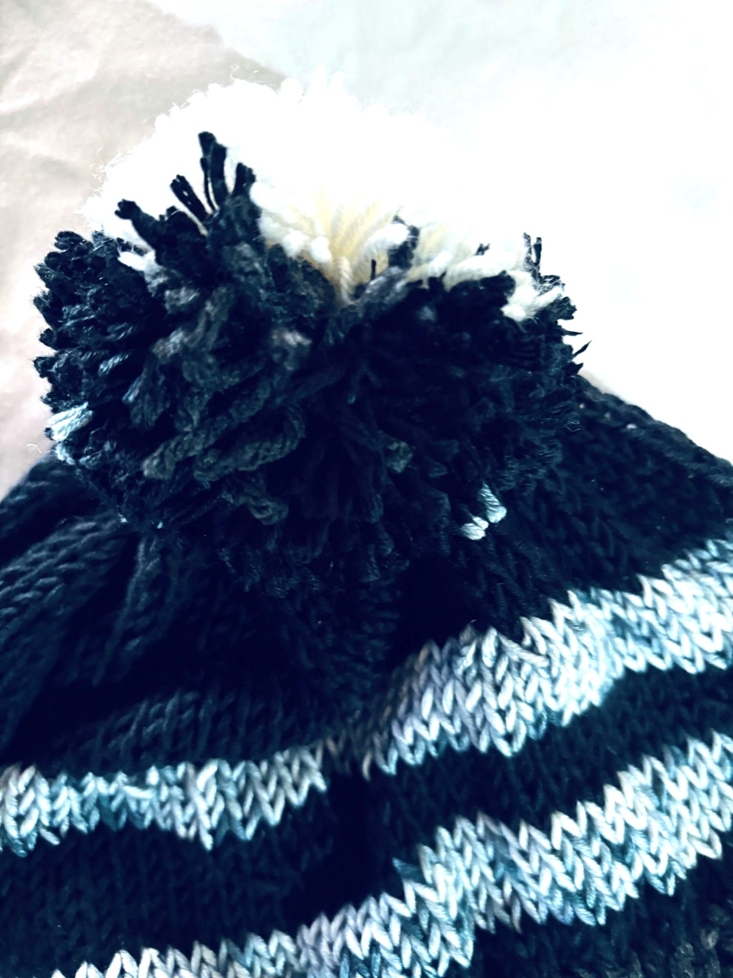 GORRO DE LANA TEJIDO A MANO DISEÑO EXCLUSIVO - 3