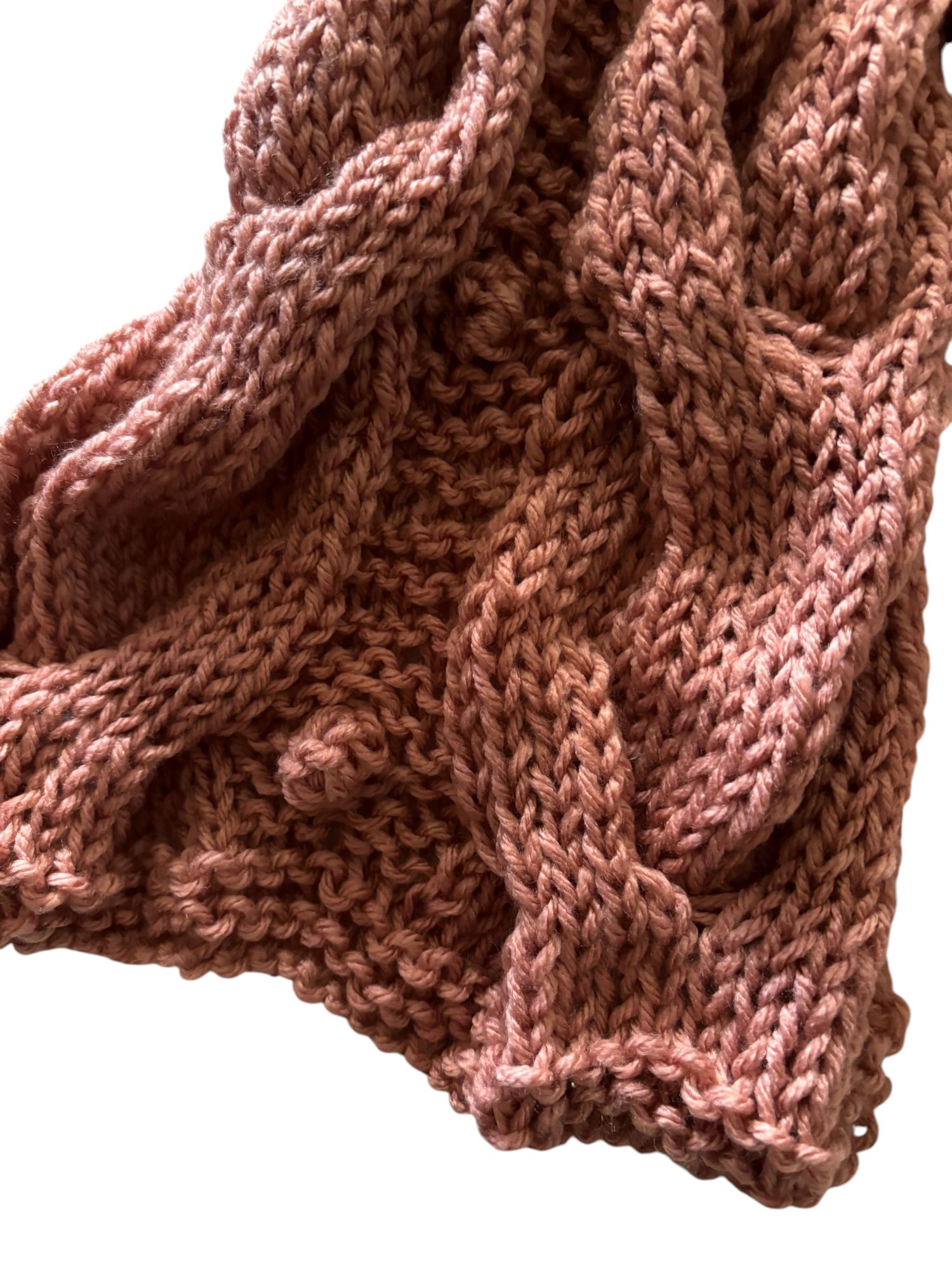 CUELLO DE LANA TEJIDO A MANO CON PRENDEDOR DE COBRE DISEÑO EXCLUSIVO - 2