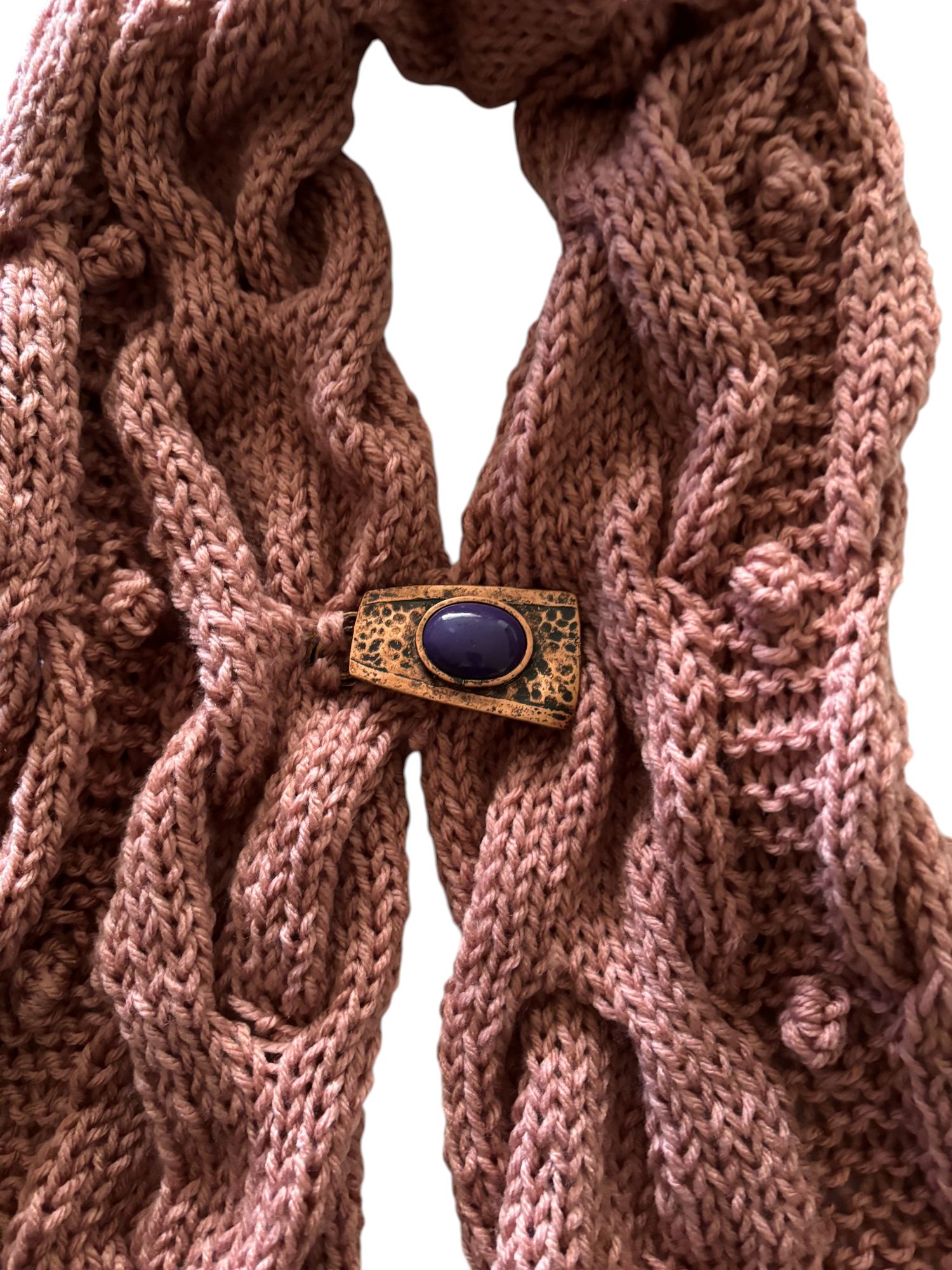 CUELLO DE LANA TEJIDO A MANO CON PRENDEDOR DE COBRE DISEÑO EXCLUSIVO - 3