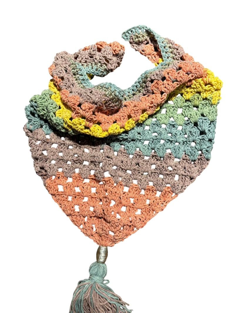 CUELLO TRIANGULAR TEJIDO A MANO DISEÑO EXCLUSIVO - 1