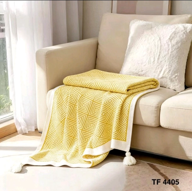 MANTA DECORATIVA SILLON UNISEX MARCA ALGODON CON POMPONES - 1