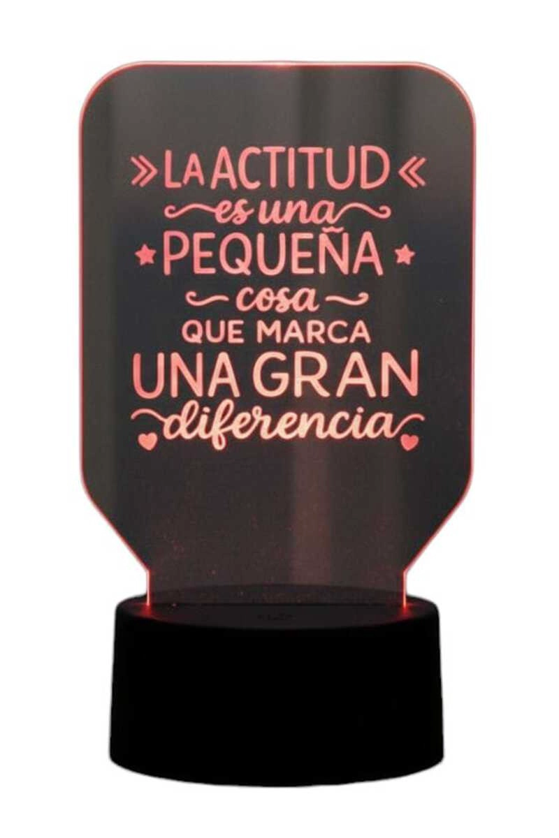 LAMPARA ILUSION 3D FRASE: LA ACTITUD ES UNA PEQUEÑA... DE 7 COLORES - 3
