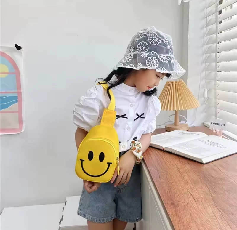 MINI MOCHILA BANDOLERA INFANTIL CARITA FELIZ - 10