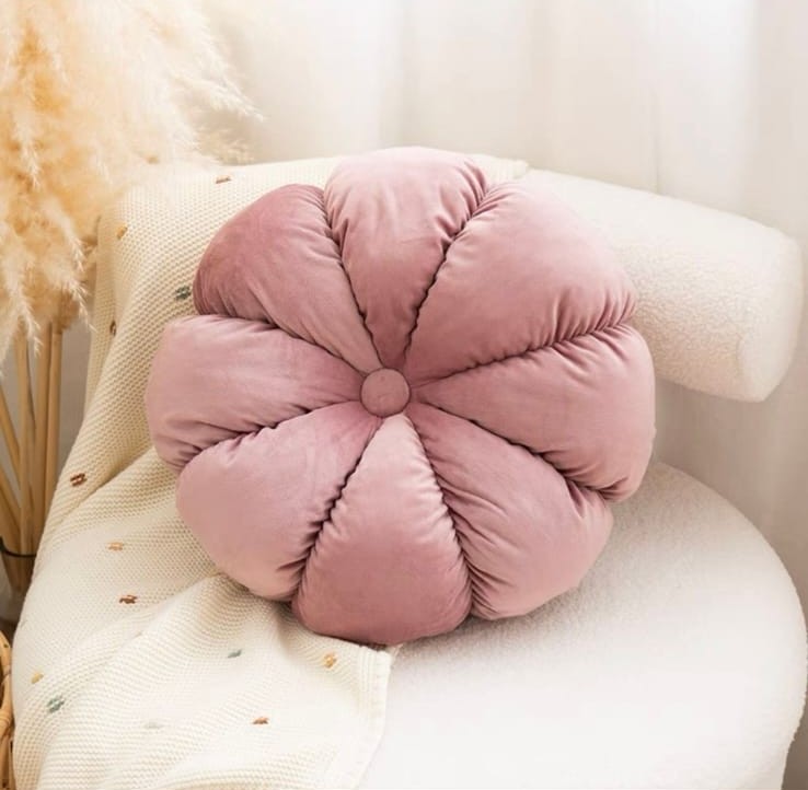 COJIN DECORATIVO EN FORMA DE CALABAZA COLOR ROSADO 35X35CM DISEÑO ACOGEDOR Y UNICO - 2