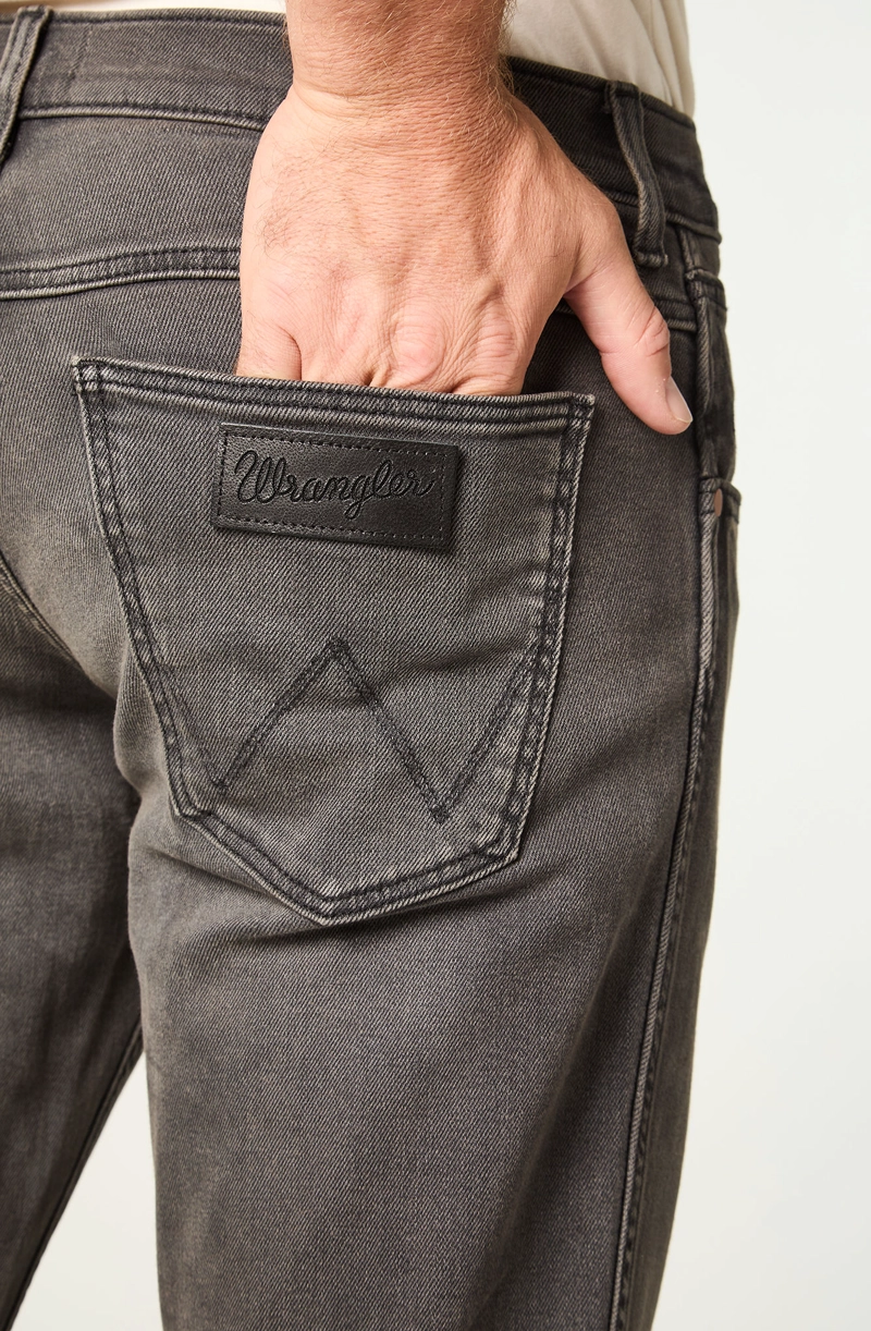 JEANS HOMBRE GREENSBORO STRAIGHT TIRO MEDIO GRIS - 4