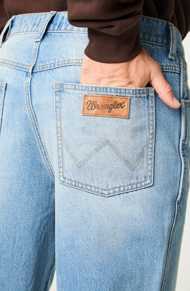 JEANS HOMBRE FRONTIER RELAX STRAIGHT TIRO MEDIO AZUL CLARO - 4