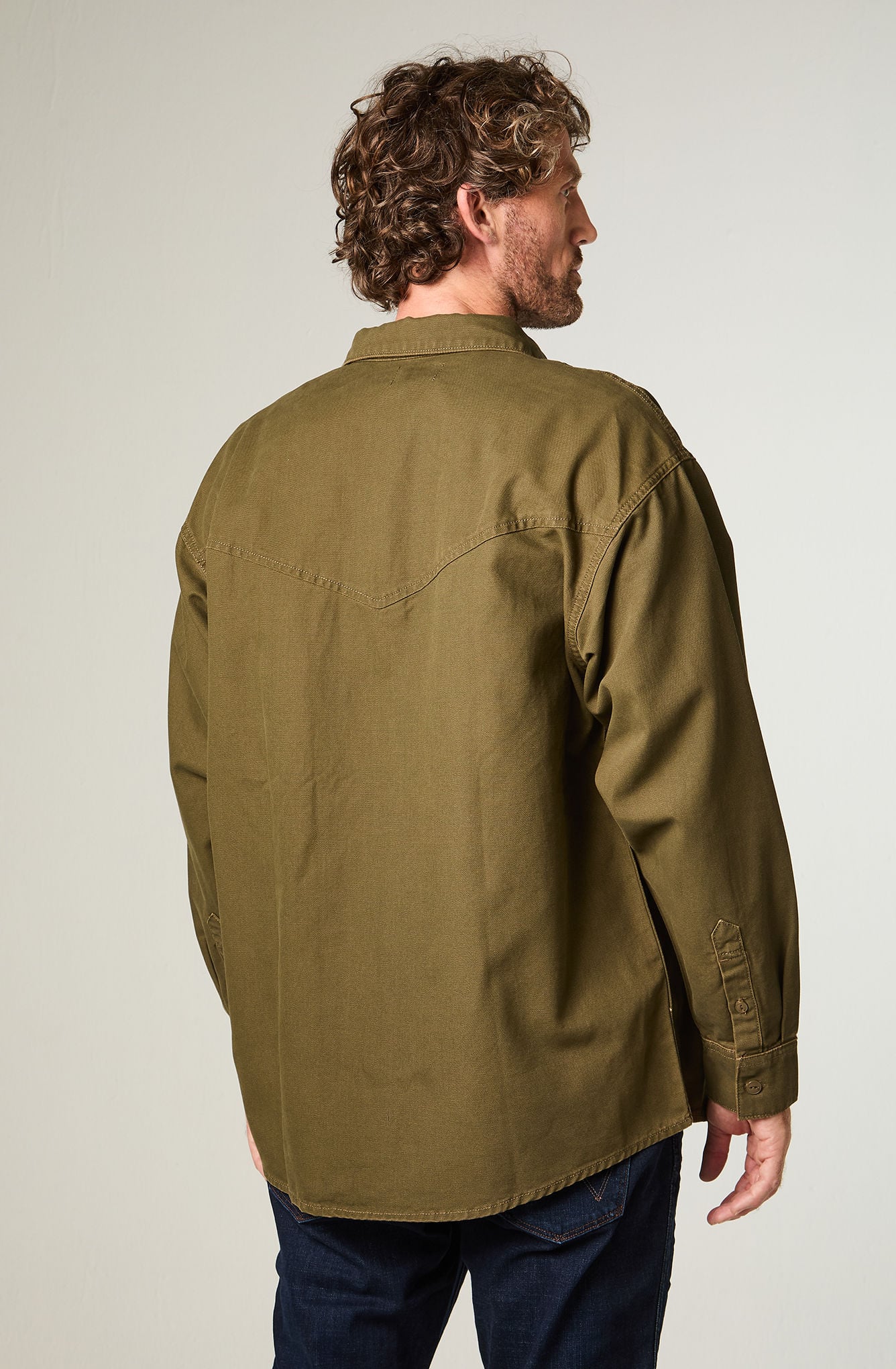 SOBRECAMISA HOMBRE 1 POCKET OVERSIZE FIT CAFE  CLARO - 4