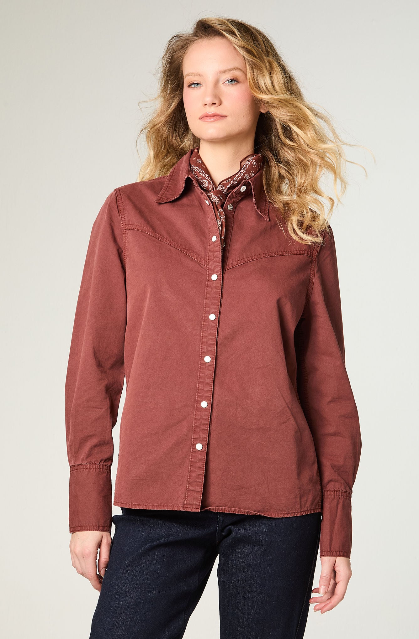 CAMISA MUJER V-YOKE DENIM REGULAR FIT BRICK BURNT - 1