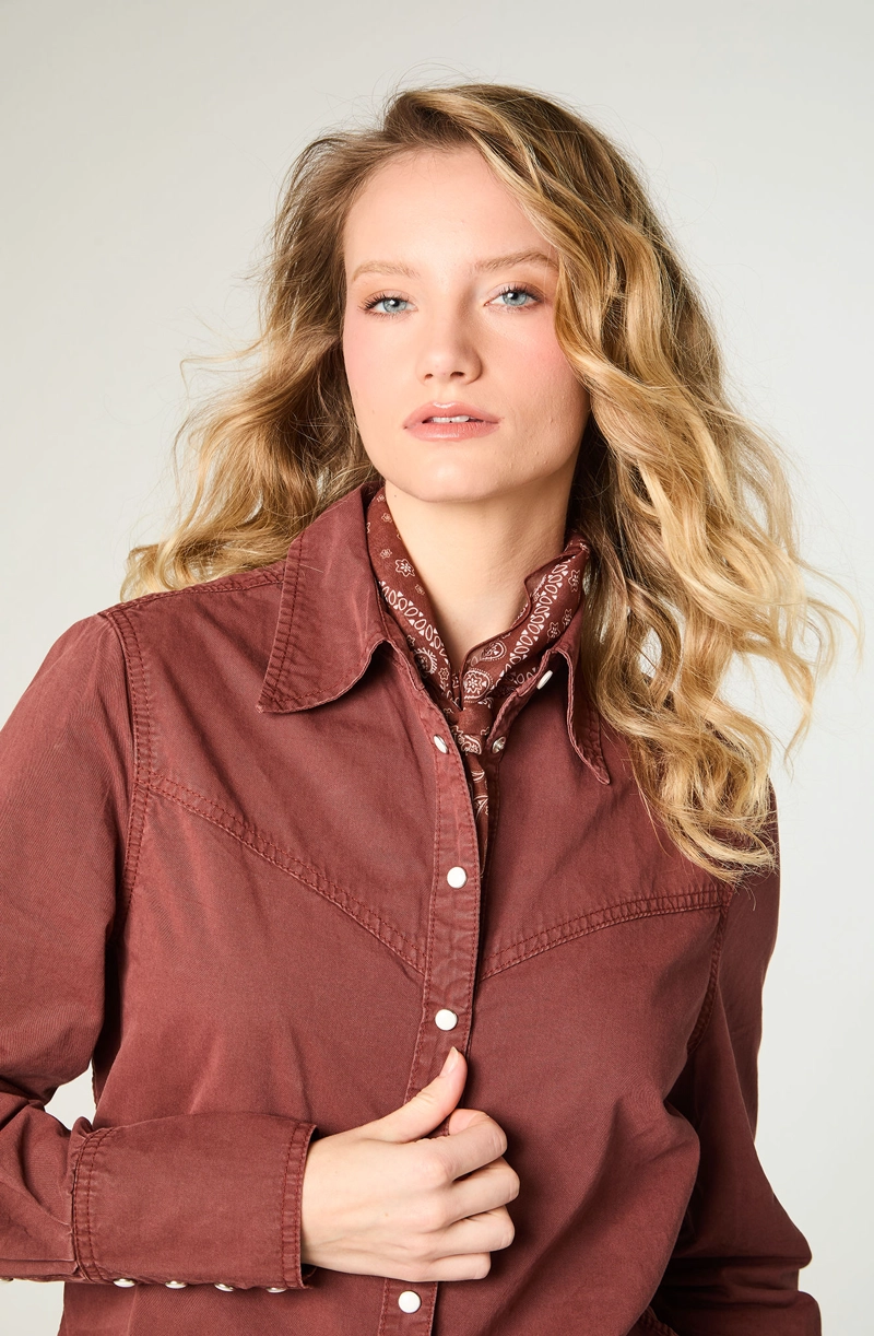 CAMISA MUJER V-YOKE DENIM REGULAR FIT BRICK BURNT - 3