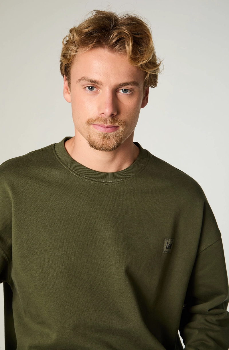 POLERON HOMBRE REGULAR VERDE MILITAR LABEL - 3
