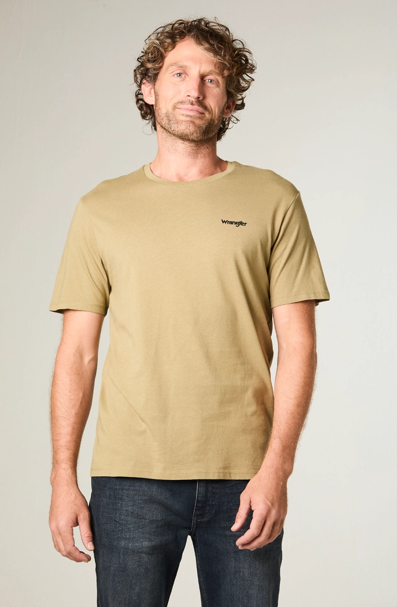 POLERA HOMBRE GRAPHIC REG TEE REGULAR FIT VERDE MILITAR - 1