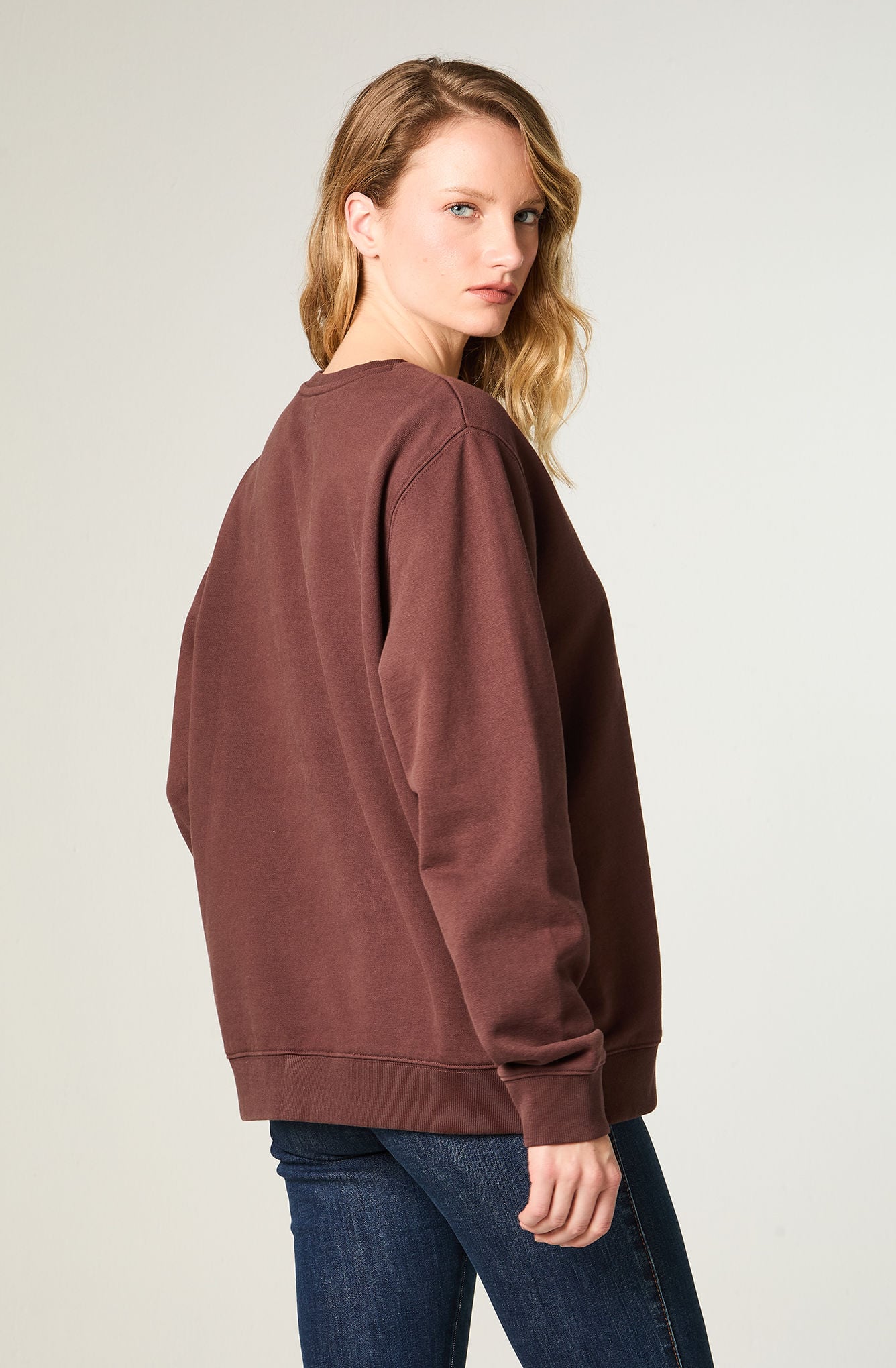 POLERON MUJER CREWNECK REGULAR FIT CAFE - 4