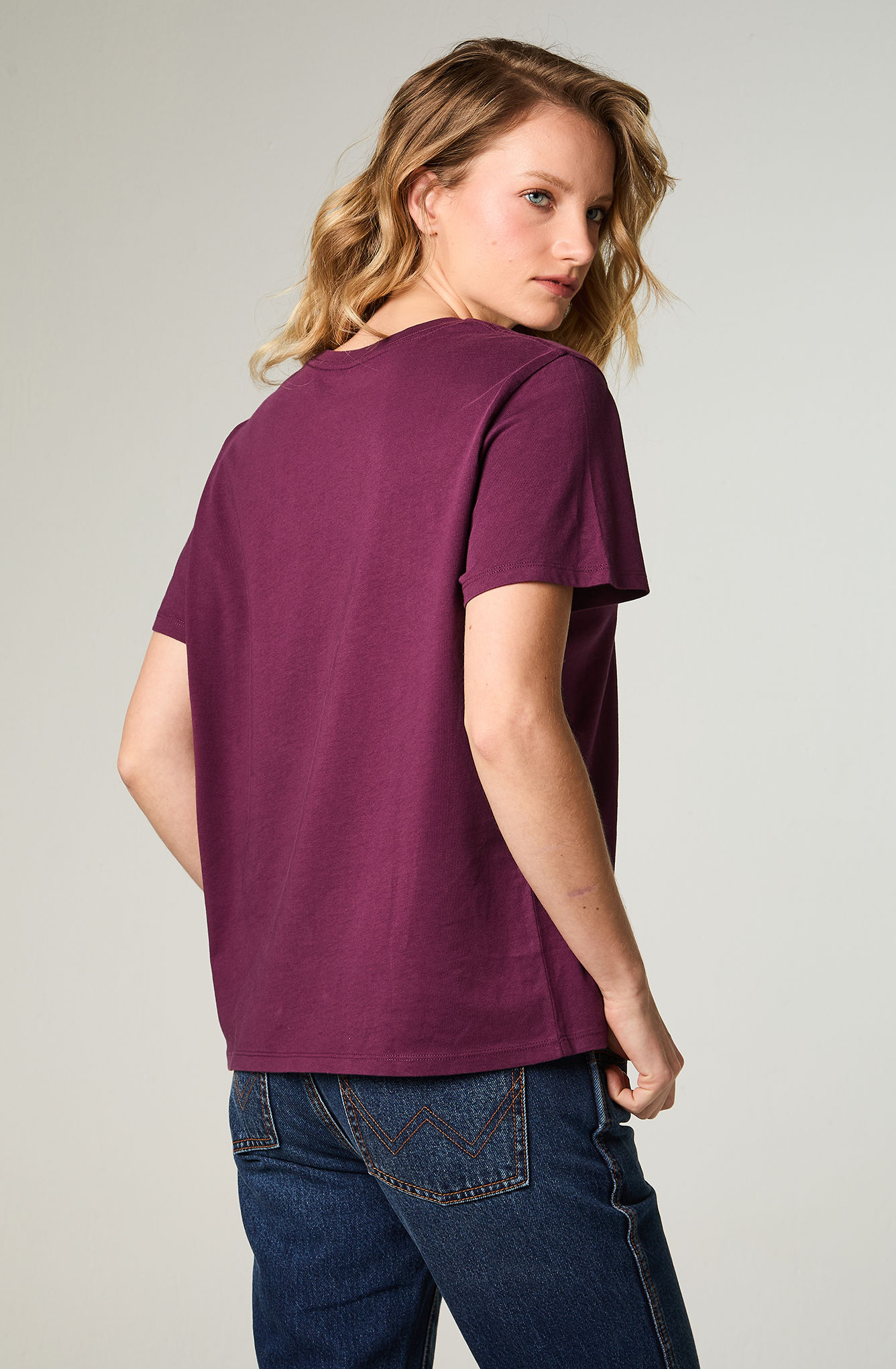 POLERA MUJER GRAPHIC TEE REGULAR FIT VIOLETA - 4