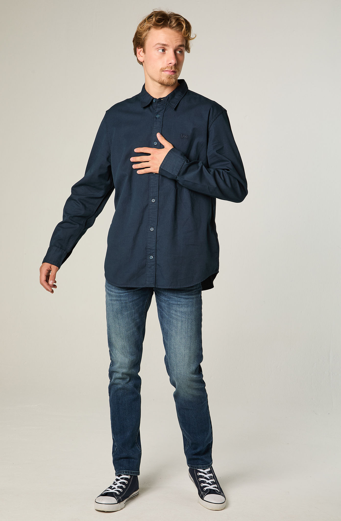 CAMISA  HOMBRE REGULAR AZUL BORDADO - 2