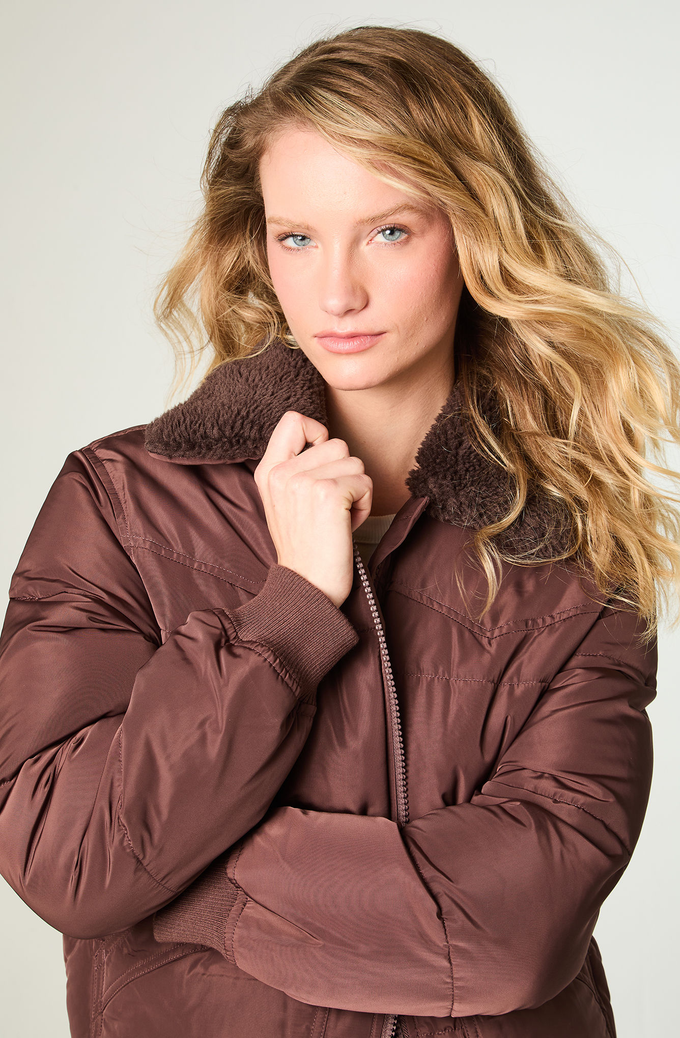 CHAQUETA MUJER WESTERN PUFFER REGULAR FIT CAFE - 3