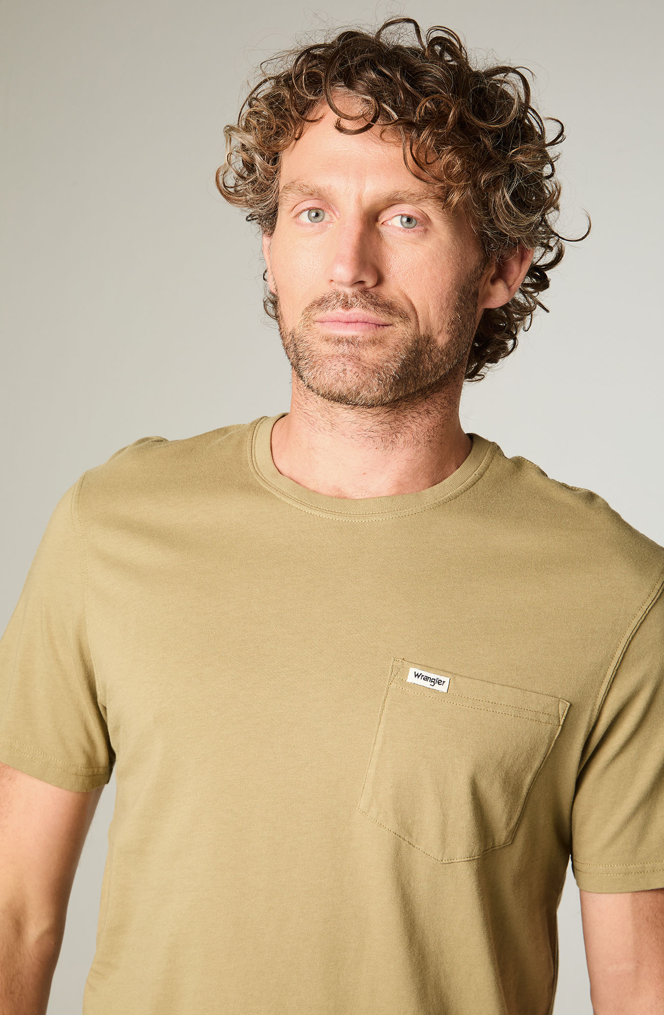 POLERA HOMBRE SS POCKET TEE REGULAR FIT VERDE MILITAR - 3