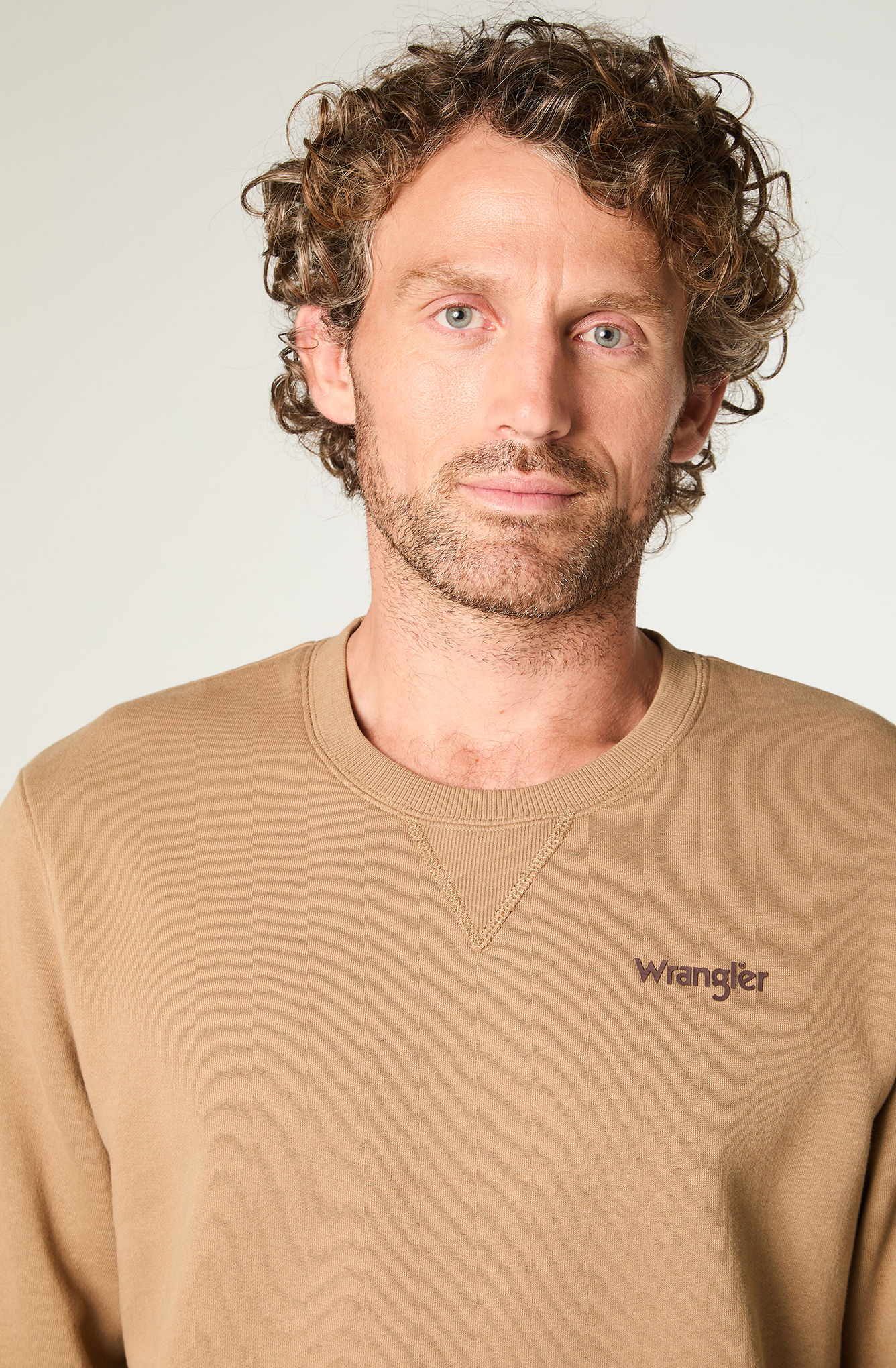 POLERON HOMBRE CREWNECK GRAPHIC REGULAR FIT BEIGE - 3
