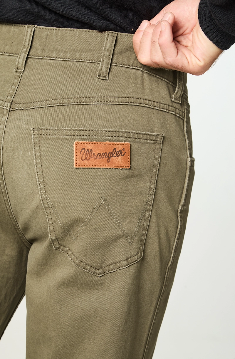 PANTALON HOMBRE GREENSBORO TWILL STRAIGHT TIRO MEDIO VERDE - 3