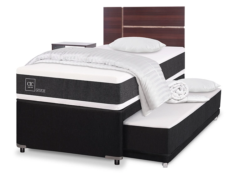 JUEGO DE DORMITORIO CIC CAMA DIVAN NEW ORTOPEDIC BLACK 1.5 PLAZAS GRIS + SET ENIO + PLUMONES + ALMOHADAS - 2