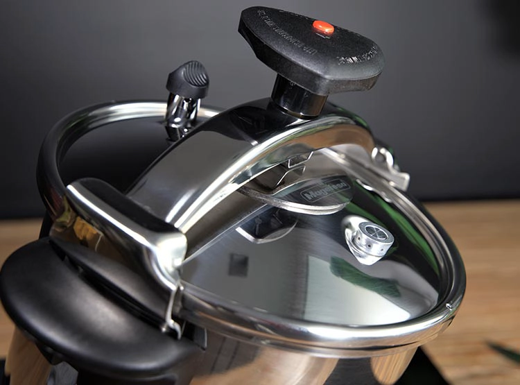 OLLA A PRESIÓN MAGEFESA STAR PLATA 6 L - 9