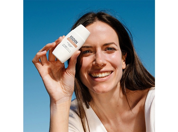 PROTECTOR SOLAR ISDIN FUSION FLUID 100 ACTIVE UNIFY COLOR SPF 50+ - 6