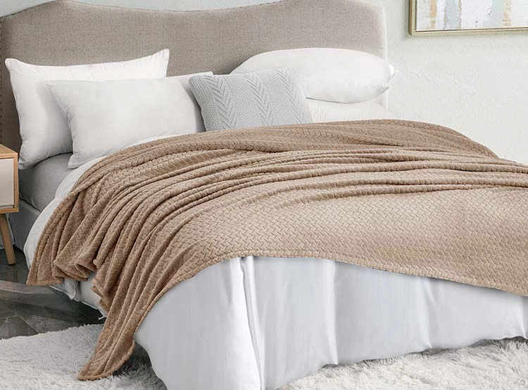 FRAZADA ANDES FLANNEL JACQUARD 1.5 PLAZAS 210 CM BEIGE - 1