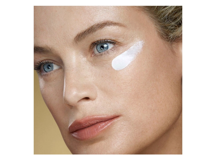 CONTORNO DE OJOS ESTÉE LAUDER CREMA ANTIEDAD RENUTRIV ULTIMATE LIFT YOUTH EYES 15 ML - 2
