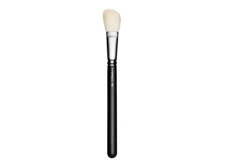 BROCHA DE ROSTRO M∙A∙C 168S LARGE ANGLED CONTOUR - 1