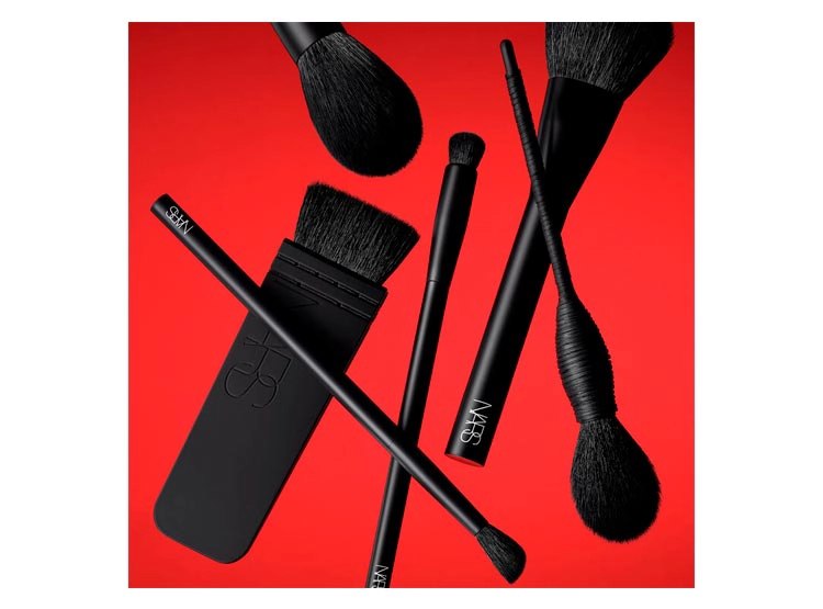 BROCHA DE MAQUILLAJE NARS #25 SMUDGE BRUSH - 2