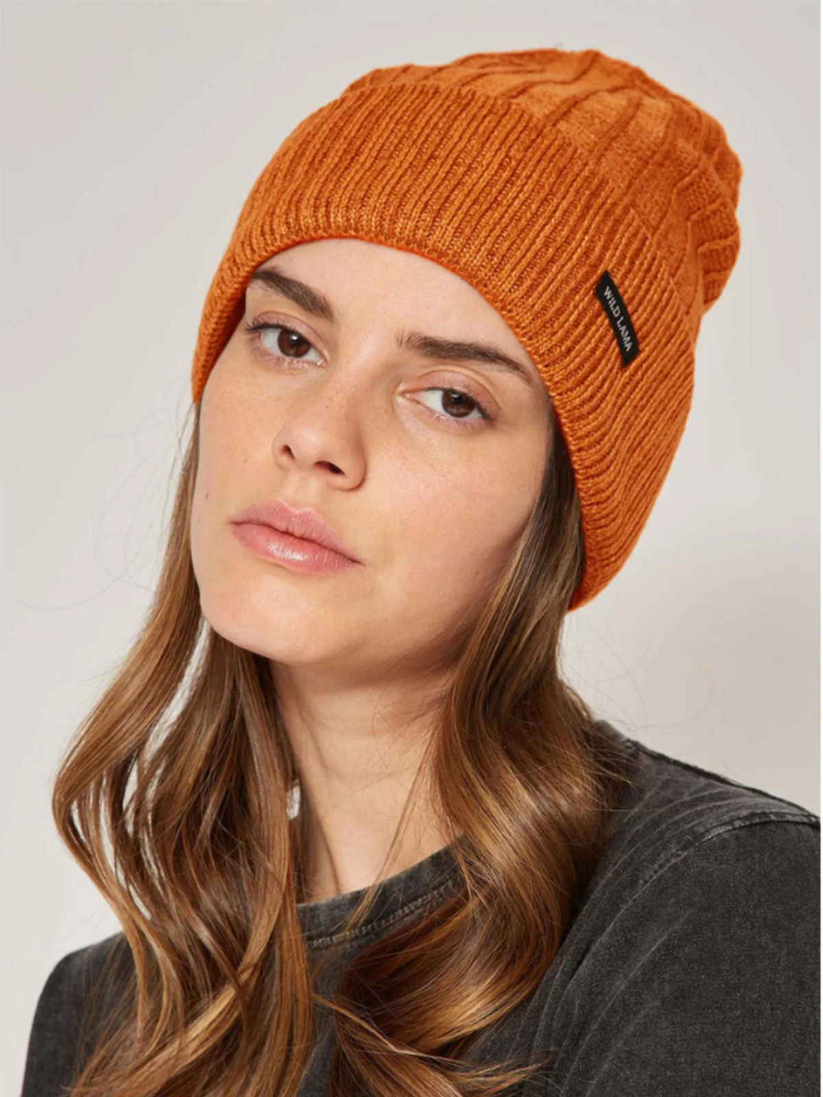 BEANIE MUJER WILD LAMA MEDIUM RIBBED ORANGE - 3