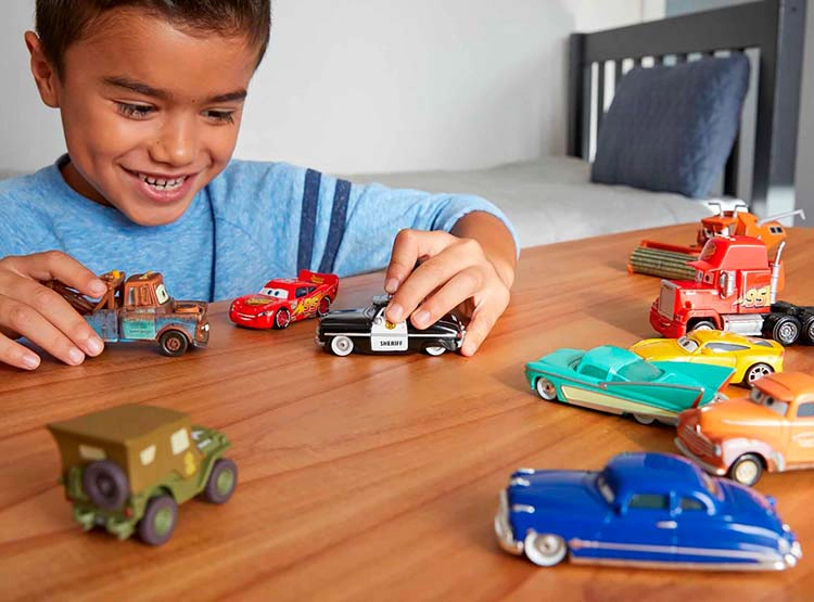 VEHICULO CARS DE DISNEY Y PIXAR PERSONAJES / MODELO ALEATORIO - 4