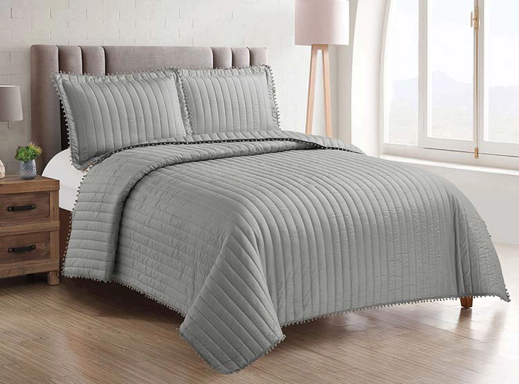 CUBRECAMA QUILT ANDES KING GRIS LISO POM POM - 1