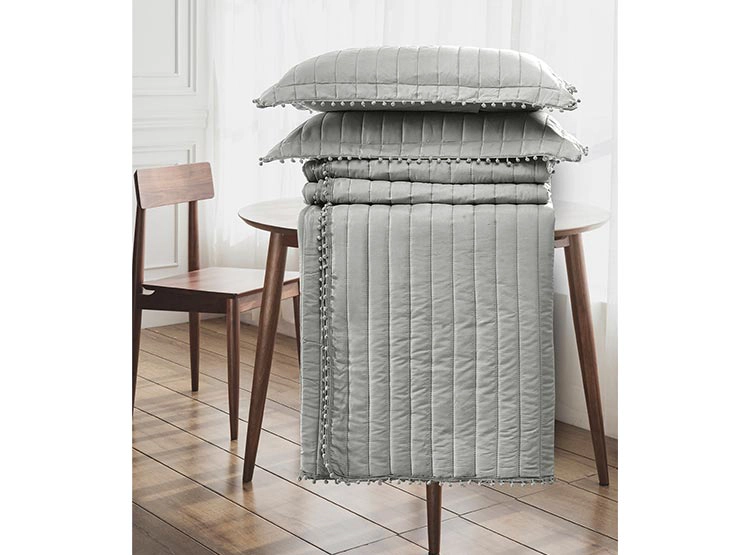CUBRECAMA QUILT ANDES KING GRIS LISO POM POM - 3