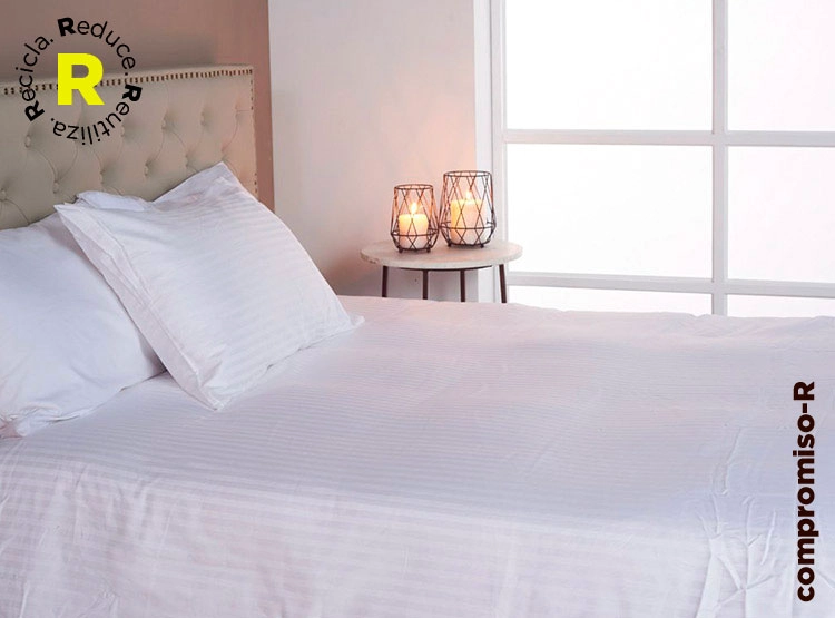CUBREPLUMÓN RIPLEY HOME JACQUARD STRIPES KING BLANCO - 1